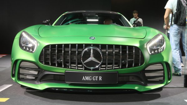 Новый спорткар Mercedes-AMG GT R доберется до рынка США летом