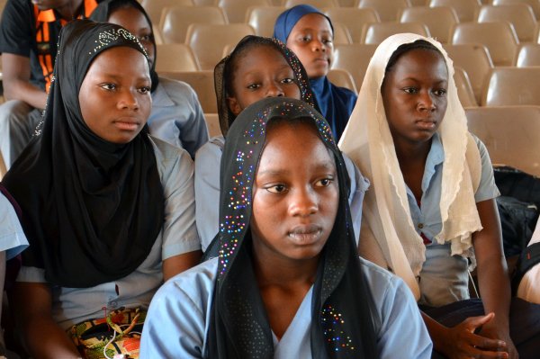 В Нигерии боевики «Боко Харам» освободили из плена более 80 школьниц
