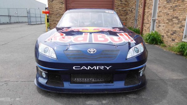 Настоящий гоночный болид серии NASCAR выставлен на продажу в США