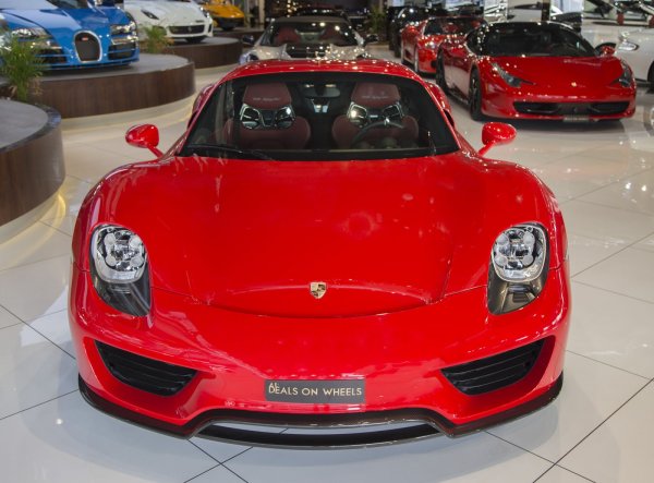 В ОАЭ выставлен на продажу редчайший Porsche 918 Spyder