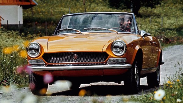 Умер известный автомобильный дизайнер Том Тьярда