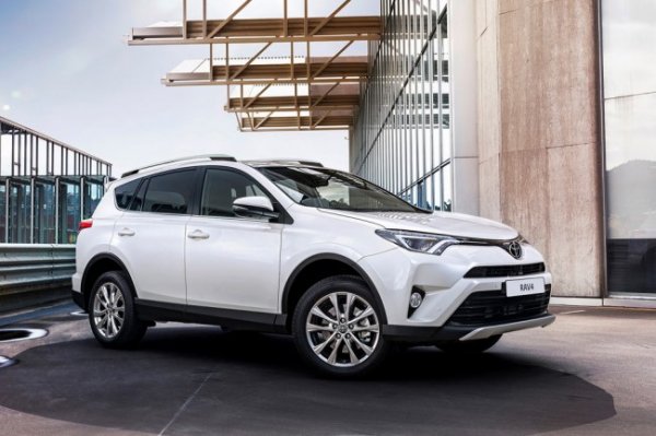 Опубликован список самых продаваемых автомобилей Toyota в России за первое полугодие