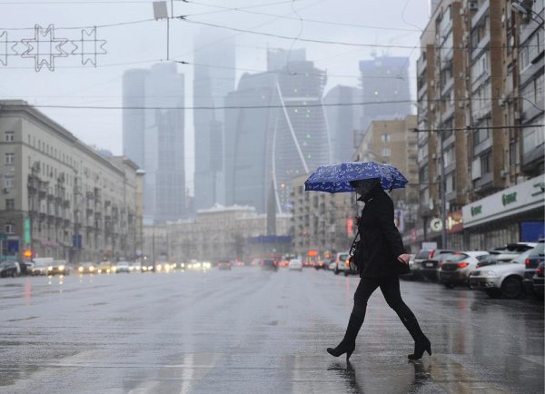 Москву снова ждут ветер и грозовые дожд