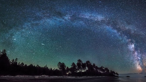Млечный Путь в опасности: Туманность Андромеды вскоре нас уничтожит