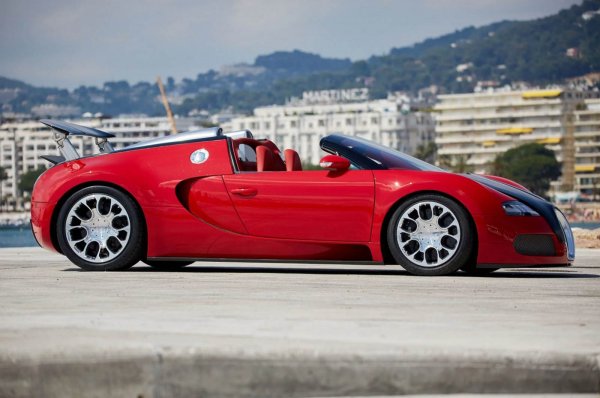 Bugatti Veyron 2009 года выпуска продается за $1,7 млн