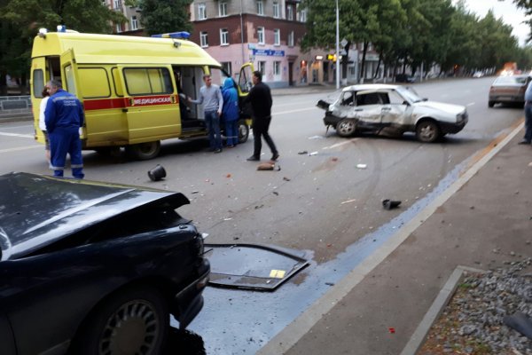 В Уфе серьёзное ДТП: Пьяный водитель ВАЗ влетел в Toyota Corolla