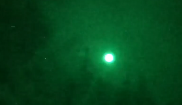 Охотники за НЛО в Канаде сняли на видео инопланетный зеленый шар