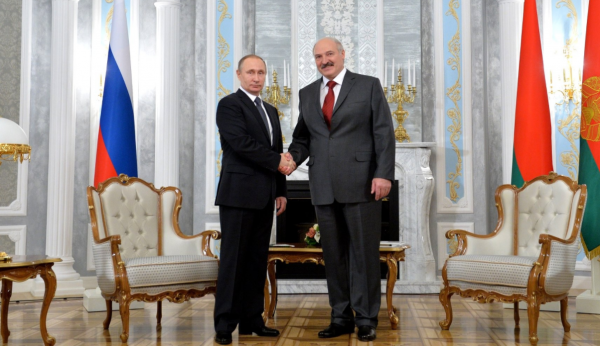 Путин душевно поздравил Лукашенко с Днем рождения по телефону
