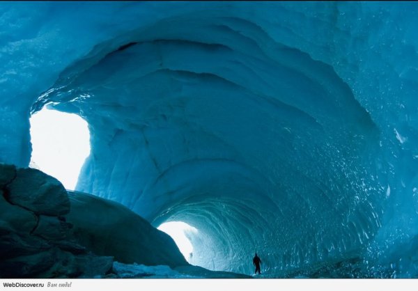 Ученые обнаружили в Антарктиде углубленные в ледники пещеры
