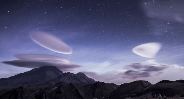 На Дальнем Востоке фотограф запечатлел НЛО в форме облака