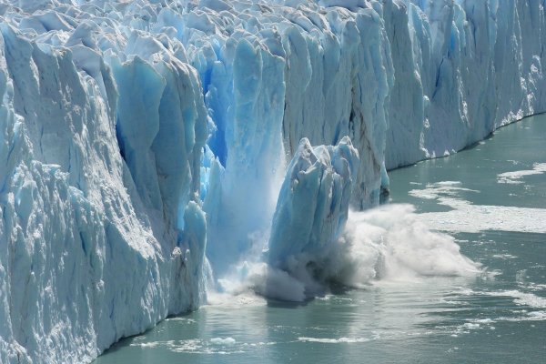 Ученые: Антарктические ледники тают быстрее