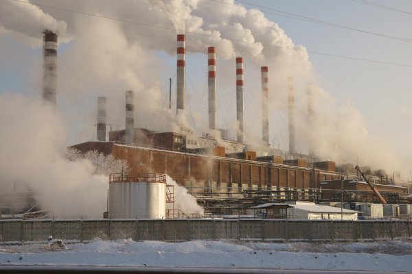 В Ижевске одновременно взорвали четыре трубы завода "Ижсталь"
