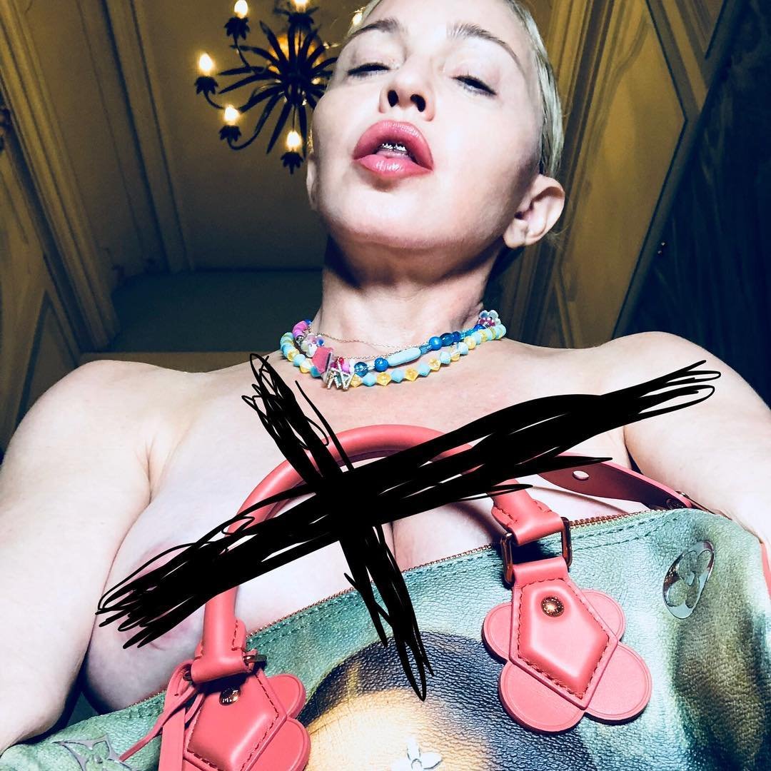 Голая, но некрасивая: Мадонна удивила фанатов снимком топлес в Instagram.