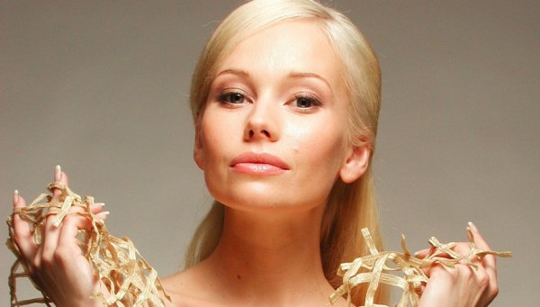 Актриса Елена Корикова испортила своё лицо инъекциями ботокса