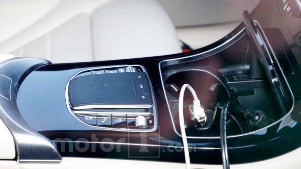 Фотошпионы рассекретили интерьер нового Mercedes-Benz GLC