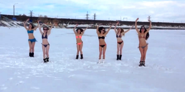 В Ульяновске голые девушки станцевали в честь 23 февраля