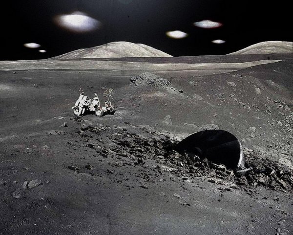 В кратере на Луне нашли останки инопланетного корабля
