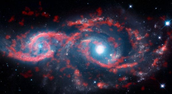 Телескоп «Хаббл» зафиксировал процесс слияния двух галактик