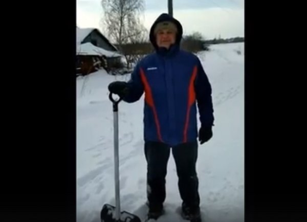Житель Воронежской области записал видео, как голосует за лопату