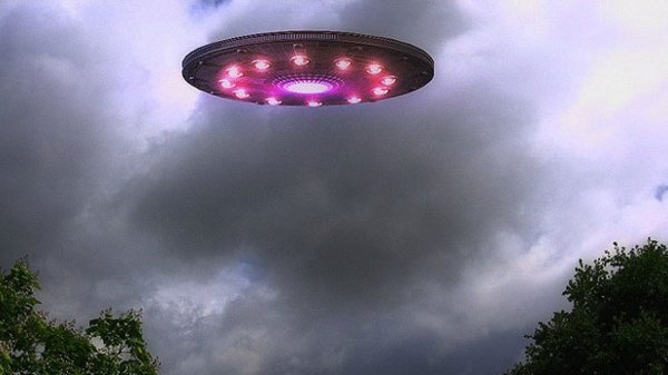 Доказательство НЛО: В Сеть попали уникальные кадры погони НЛО за реактивным самолётом