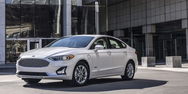 Обновленный седан Ford Fusion 2019 получил ряд полезных опций