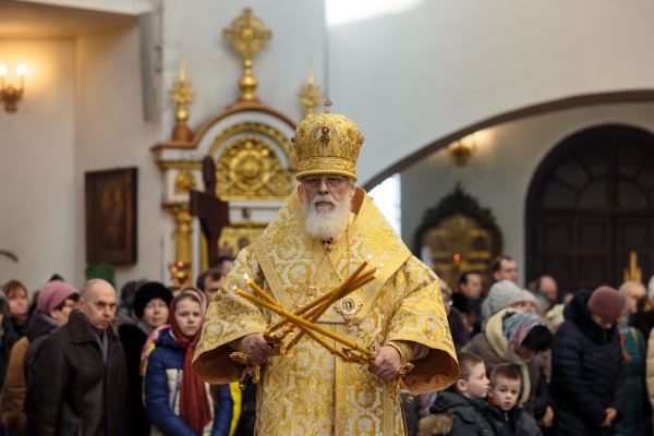В российских храмах проходят панихиды по погибшим в Кемерово