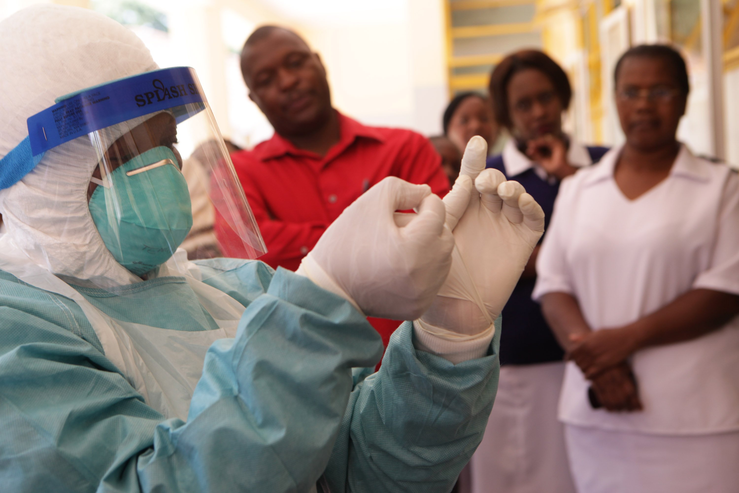 Три человека заразились. Эпидемия лихорадки Эбола симптомы. Эбола Африканская лихорадка.