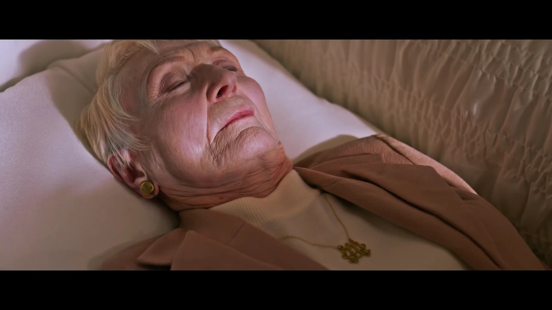 Живая мертвая бабушка. Реинкарнация (2018, реж. А.Астер). Реинкарнация Ари Астер. Тони Коллетт реинкарнация.