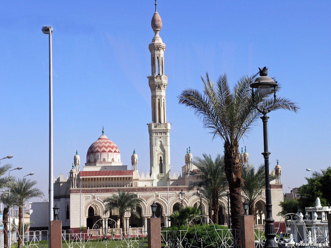 Мусульманский египет. Коптская Церковь в Хургаде. Современный Египет.