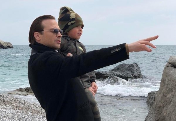 Алексей Чадов растрогал фанатов фотографией с сыном