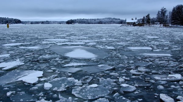 Захватывающий ледоход сняли в Воронеже на реке Дон