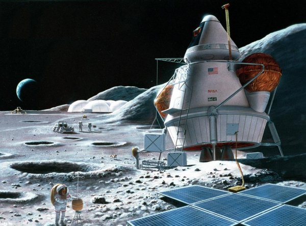 ЦРУ: В подземных базах Луны живут миллионы гуманоидов