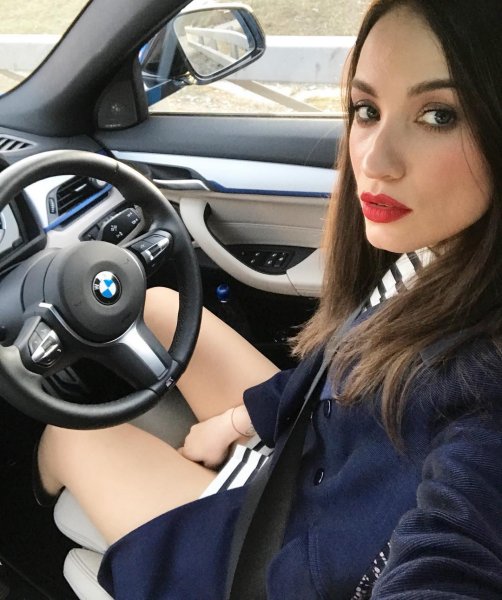 Виктория Дайнеко намекнула на секс со своей машиной пошлым фото