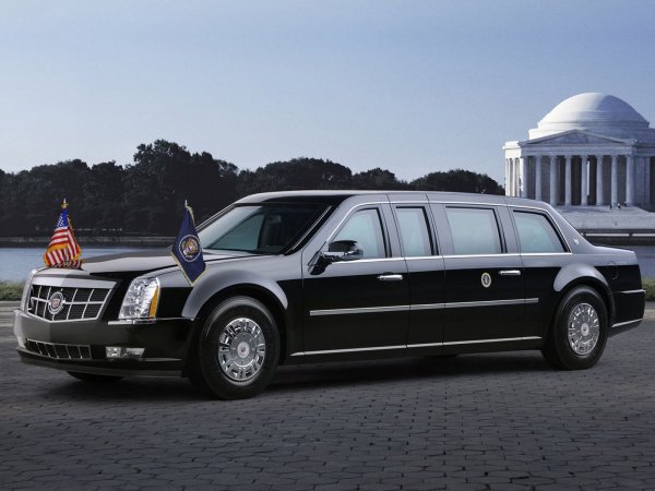 Дональд Трамп получил новый лимузин от Cadillac, но не показал его
