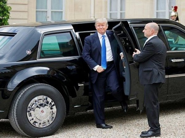 Дональд Трамп получил новый лимузин от Cadillac, но не показал его
