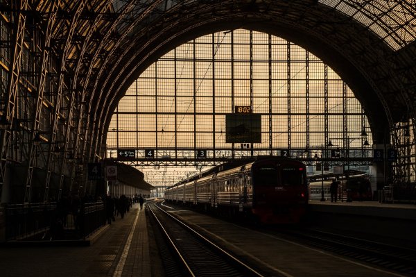 С вокзалов Москвы эвакуировали 800 человек из-за анонимной угрозы взрыва