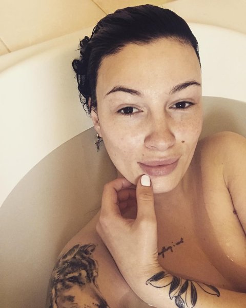 Анастасия Приходько сфотографировала себя голой в ванной