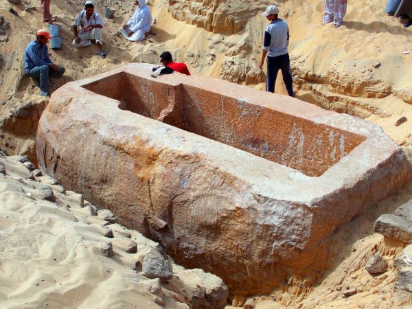 В Китае археологи нашли 335 гробниц с множеством артефактов