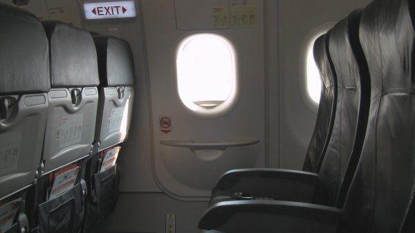 В Китае пассажир хотел проветрить самолет и открыл аварийный люк