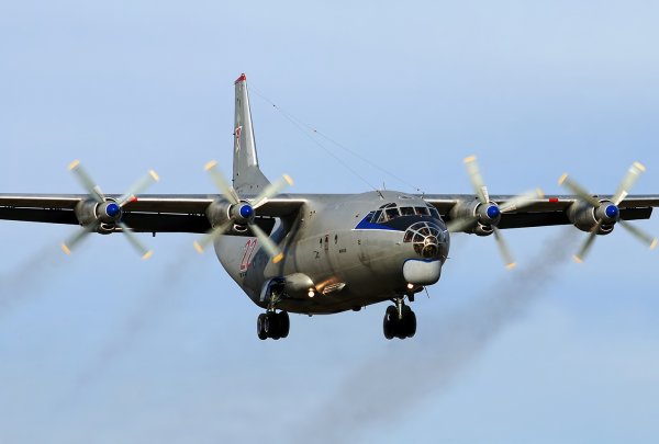 Пилот Ан-12 умер при перелете в Египет
