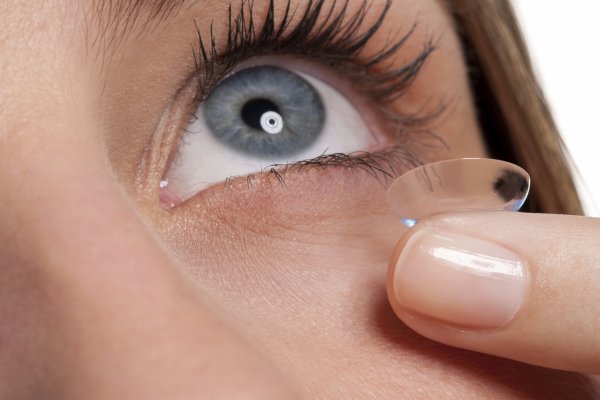 Ученые создали дешевые контактные линзы для дальтоников