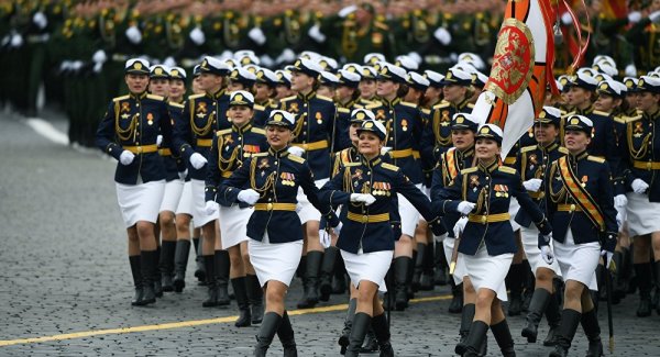 На параде Победы в Москве прошел женский сводный батальон