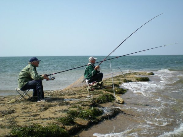 Украинские рыбаки сами стали уловом: ФСБ задержала рыбаков без документов в Азовье