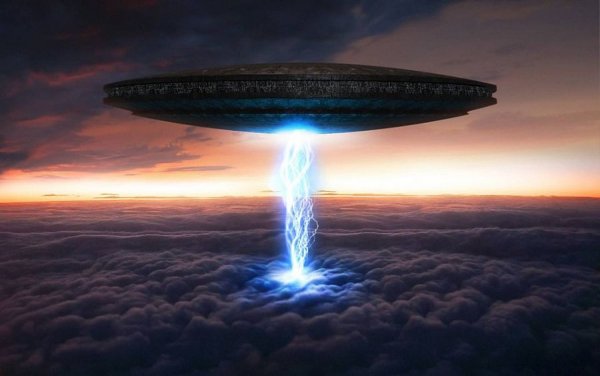 Инопланетный червь или НЛО: Жителей Калифорнии напугал странный объект в небе