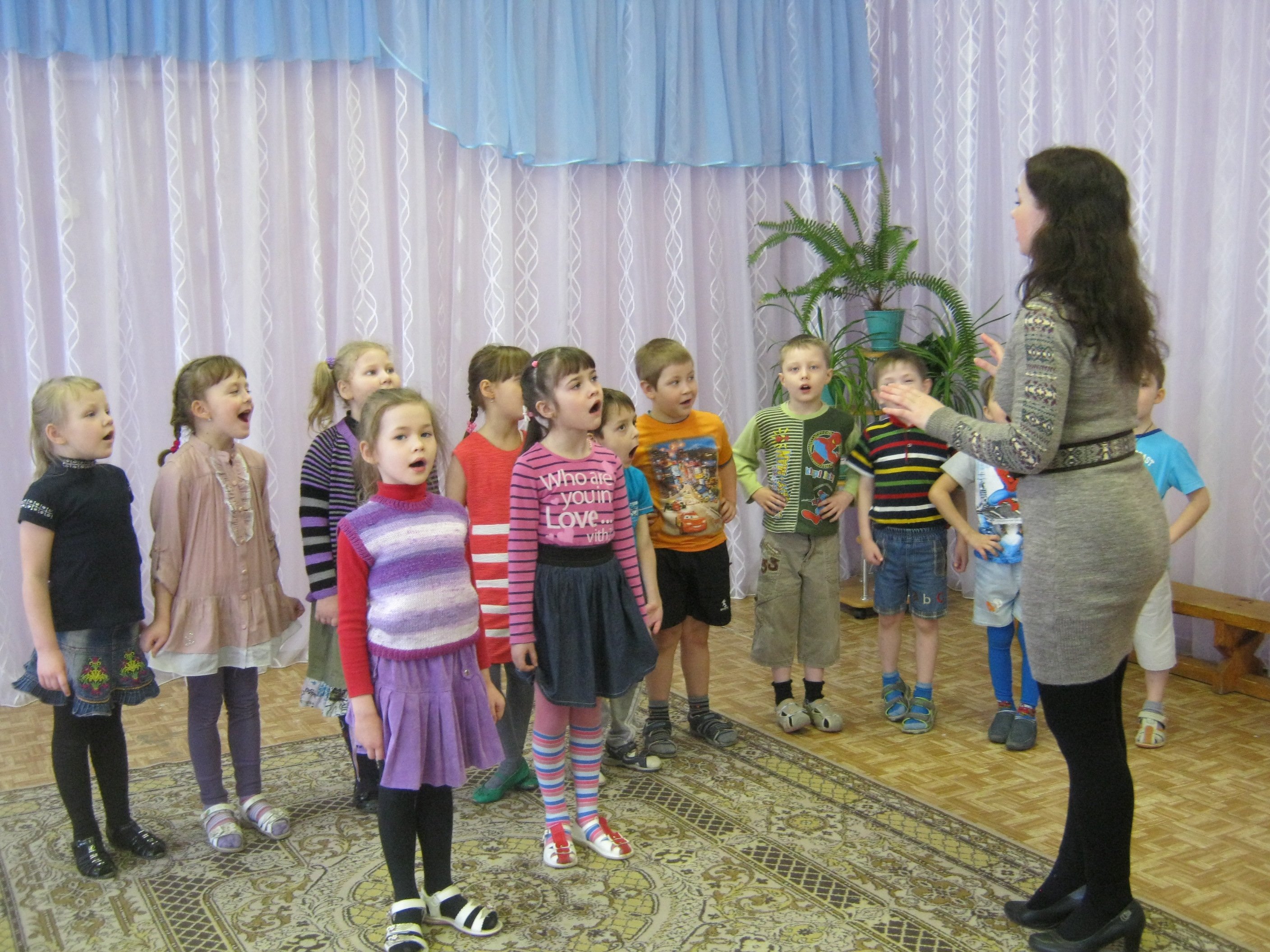 Детском садике поют песни