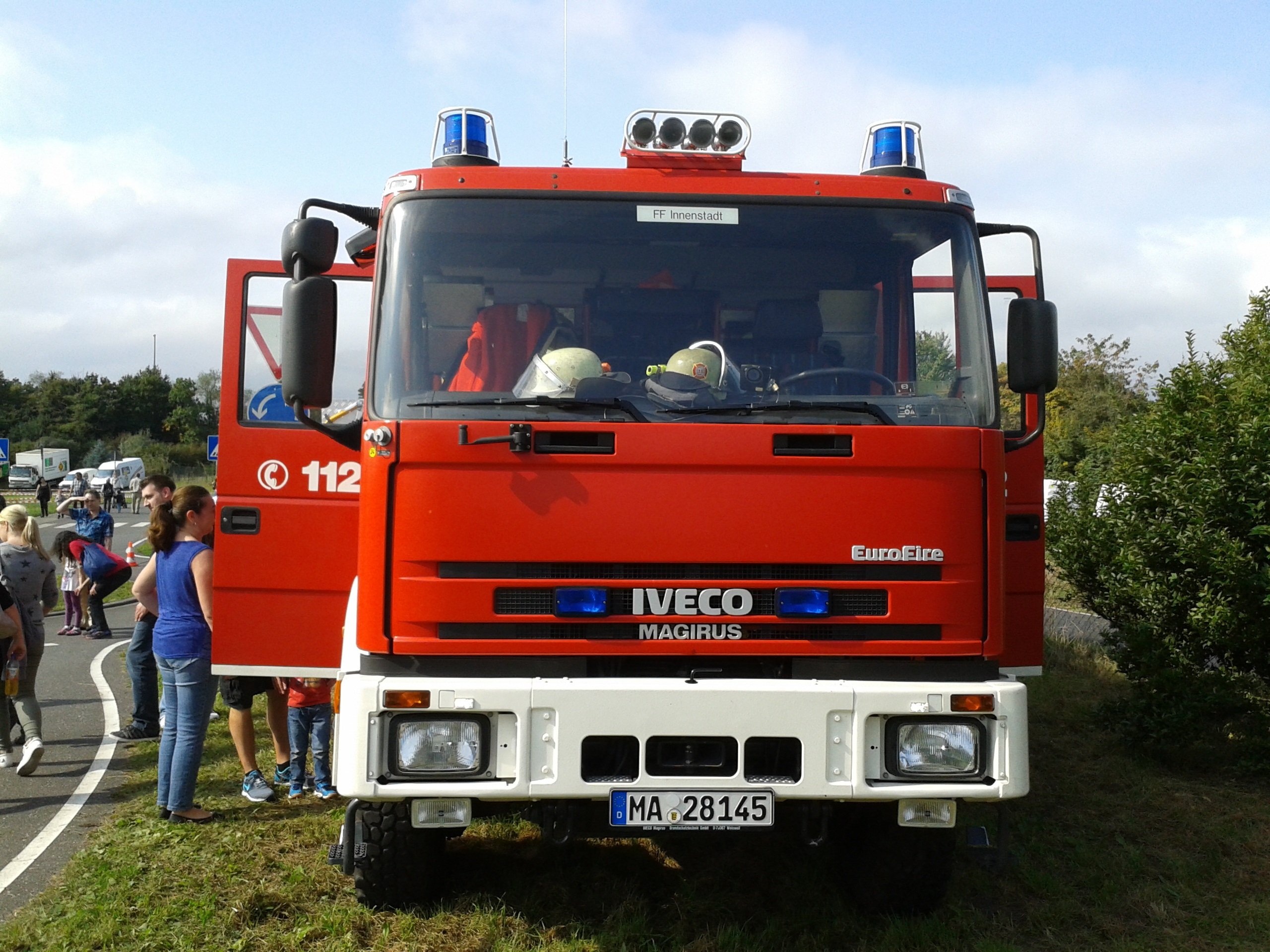 Легок пожарная машина. Спаса пожарный автомобиль. Спасательный тягач Лебяль. Iveco Magirus Bus 1993. Пожарный машина дамой Коломна транспорт картинки на 104 140.