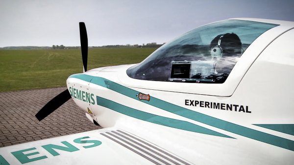 В Венгрии разбился самолет с электродвигателем Siemens