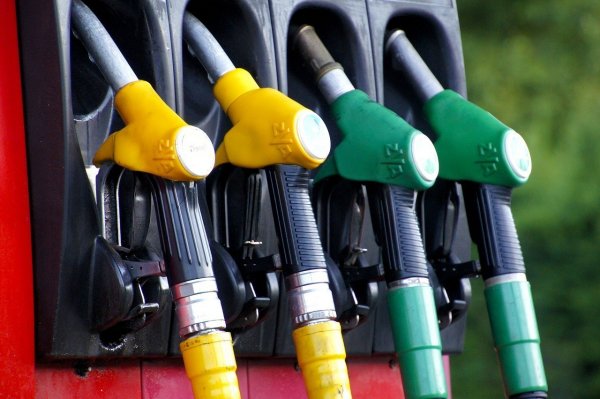 «Ашан» опроверг информацию о продаже дешевого бензина «Каждый день»