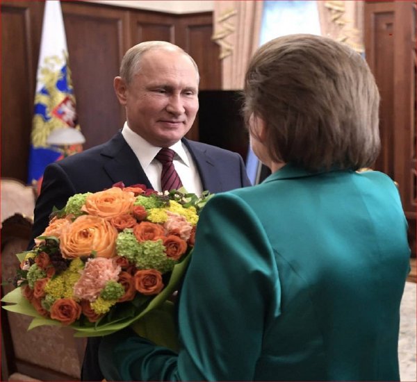 Путин лично поздравил первую женщину-космонавта Терешкову с юбилеем полета