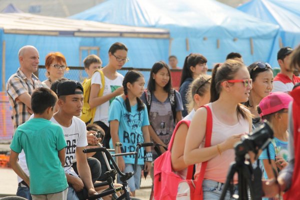Голая девушка порадовала гостей летнего фестиваля в Якутии